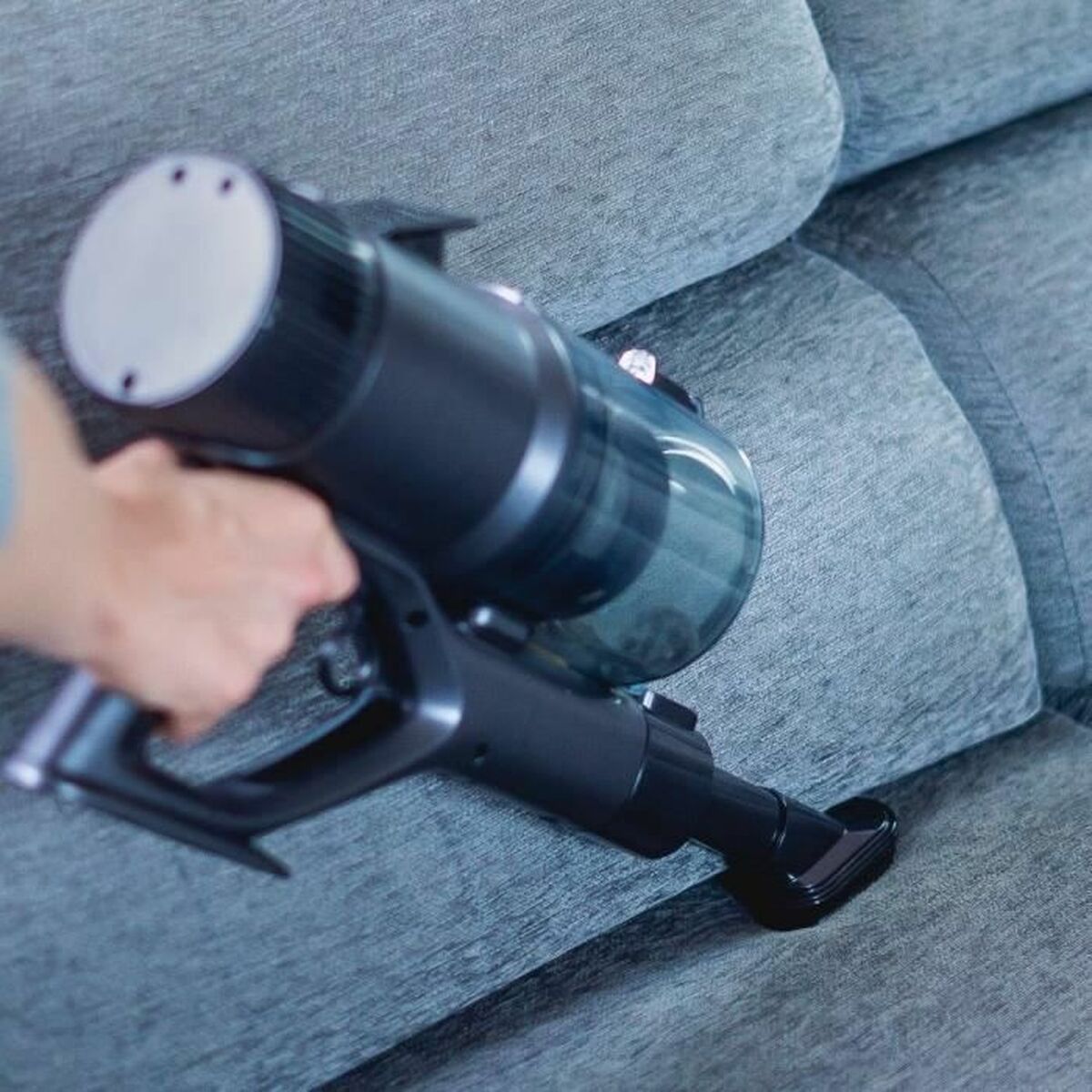 V5H27F701D16AA0AD17EEF4A209F9EC7C3ER5556148P4