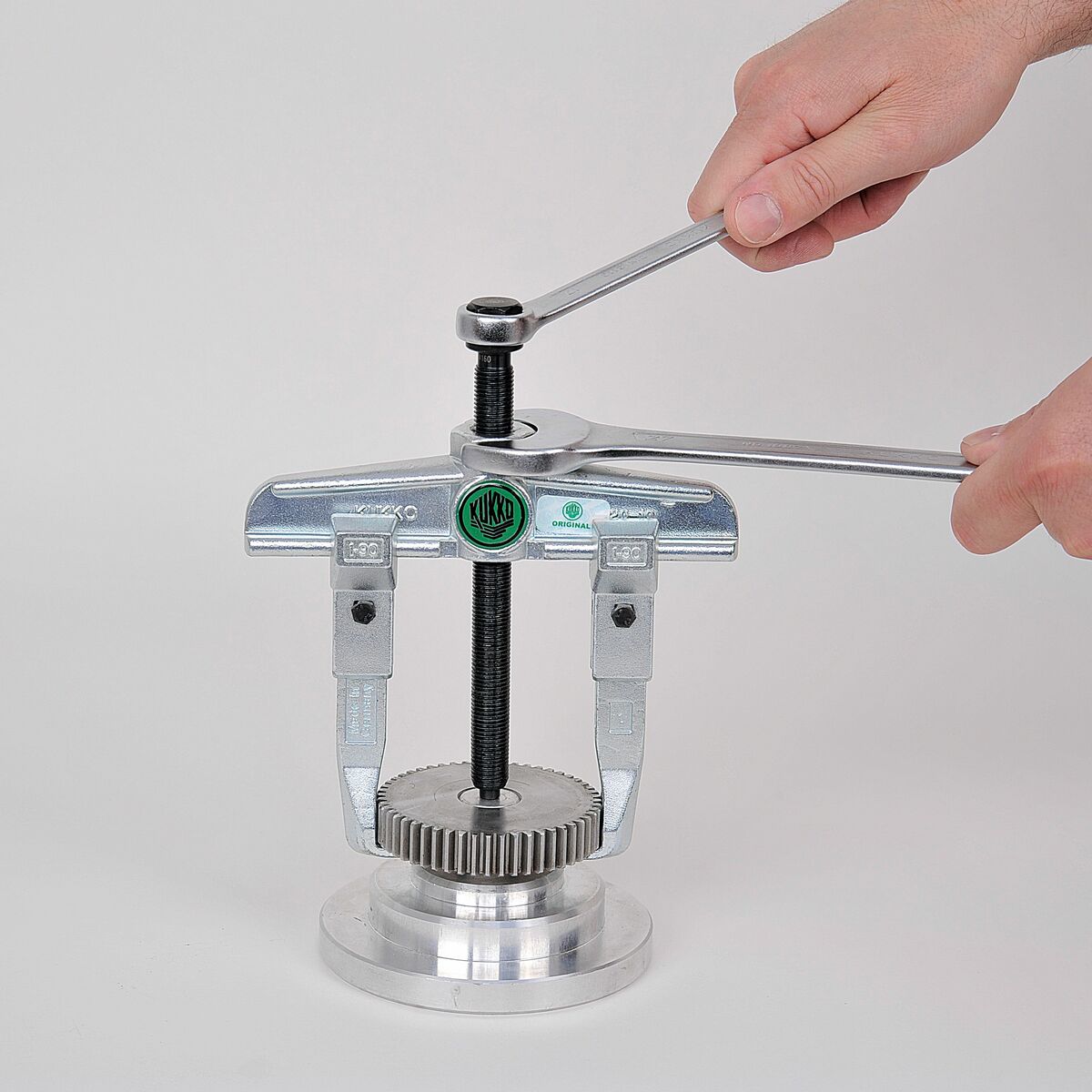 V2HF0A42FFC683476C4017BC671CC652AF4R7061355P8