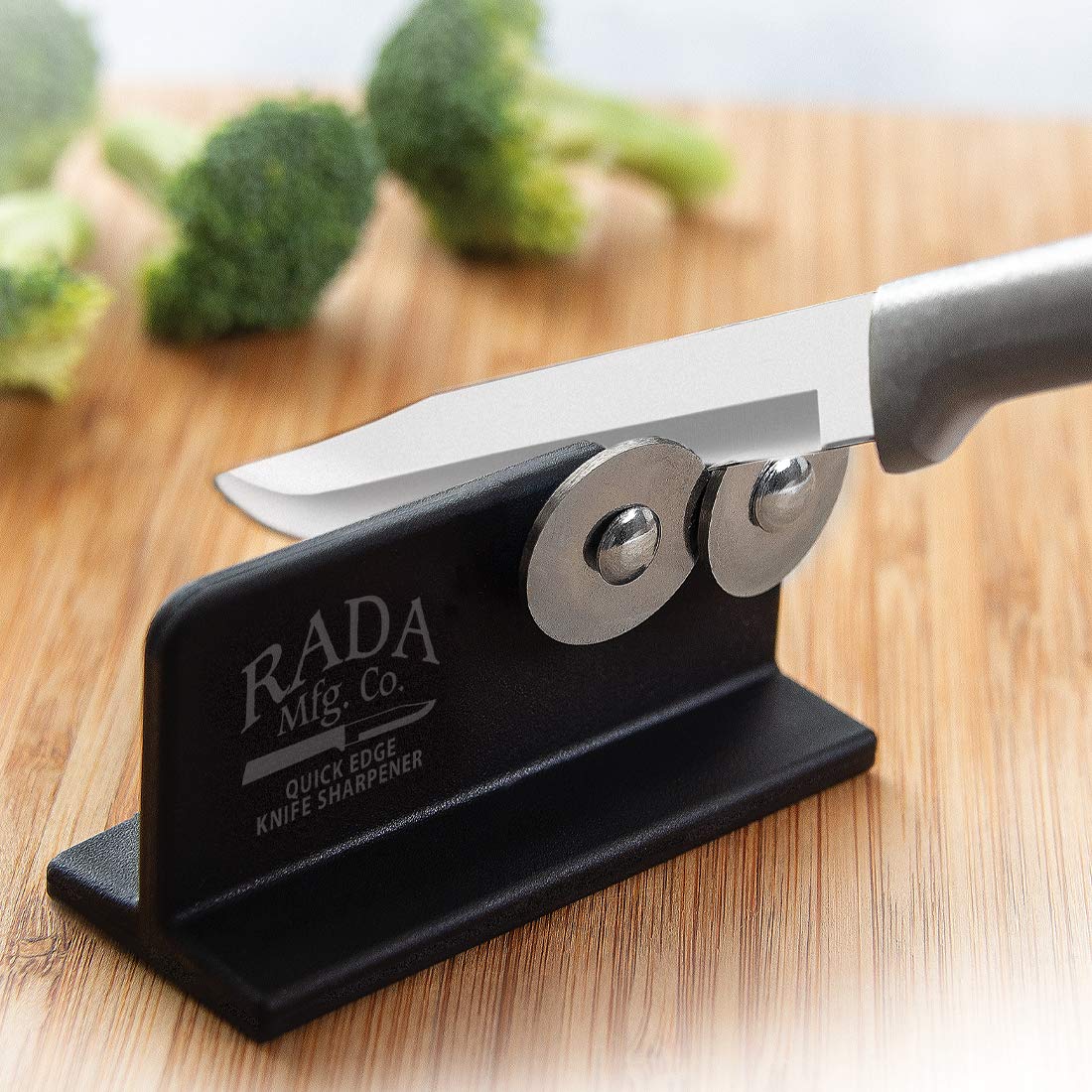 Rada Cutlery 7-teiliges Starter-Messer-Geschenkset (S38) mit Quick Edge Messerschärfer (R119), hohlgeschliffene Klingen aus Edelstahl, hergestellt in den USA, silberne Griffe