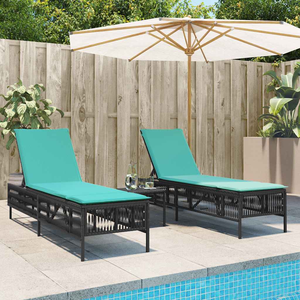 Sonnenliegen 2 Stk. mit Tisch Schwarz Poly Rattan