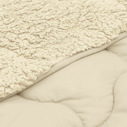 Winterbettdecke Creme 220 x 240 cm Mikrofaser und Teddy-Fleece